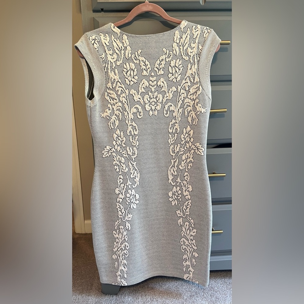 Elegant Yet Sexy White Floral Dress π - Picture 3 of 4
